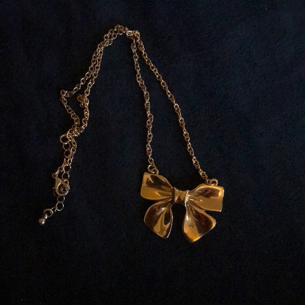 Gold bow necklace